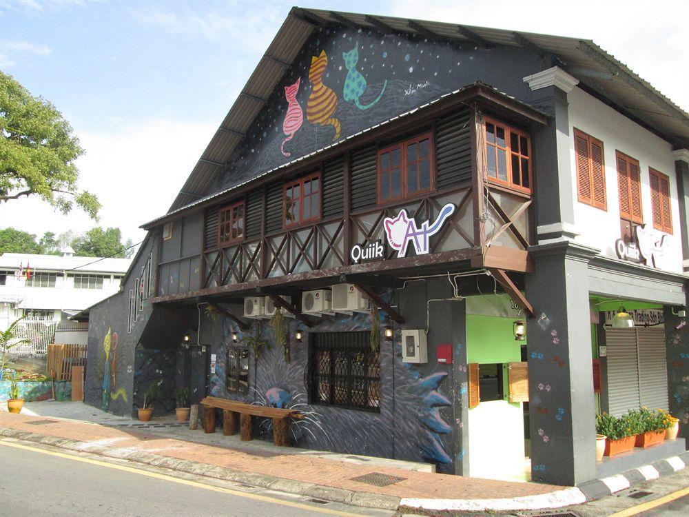 Quiikcat Bed & Breakfast Kuching Exterior photo