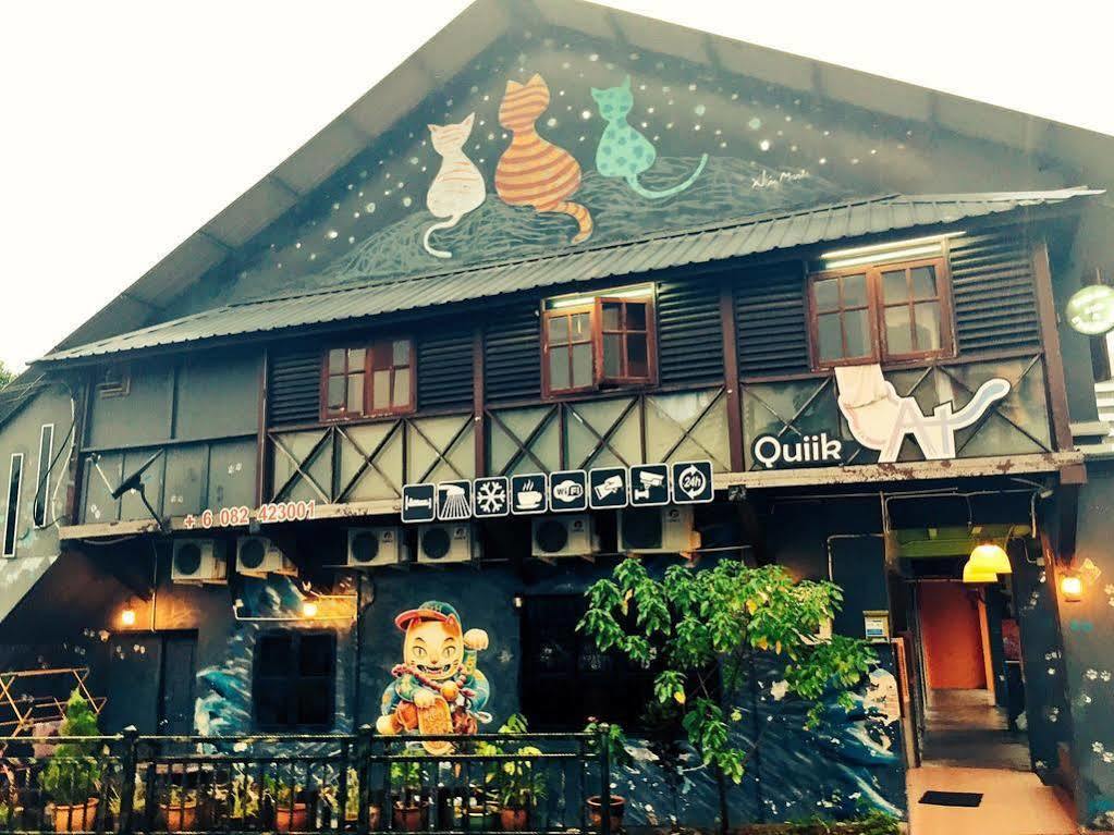 Quiikcat Bed & Breakfast Kuching Exterior photo